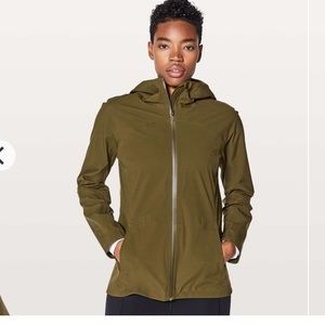 EUC Lululemon Rain Rival jacket in deep meadow color. Size 4